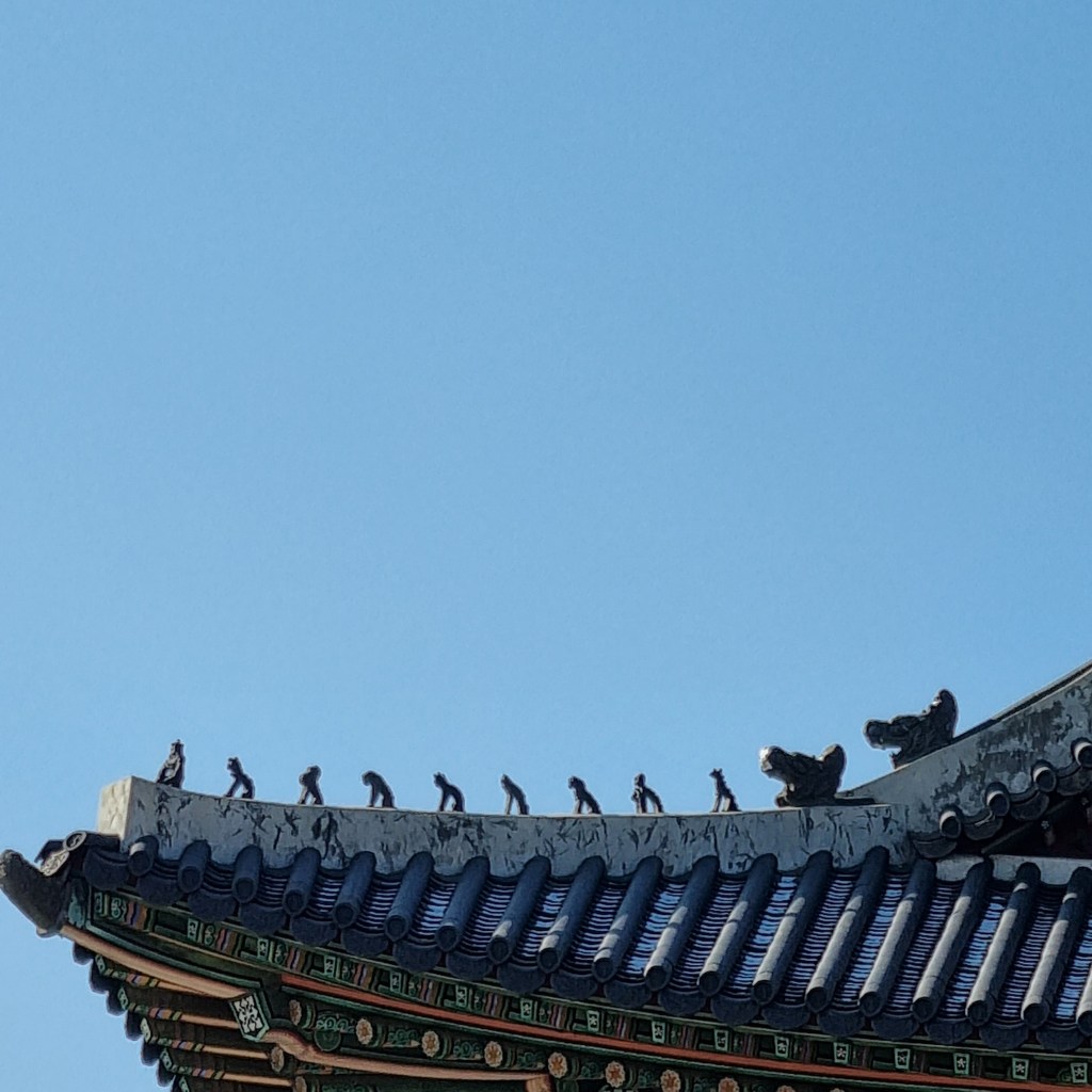 Gyeongbokgung Palace roof statues